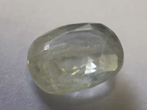 Natural Sapphire of 1.93 carat - Oval near colourless - With Gem Lab certificate