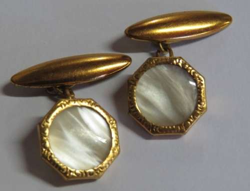 Pair of vintage goldplated cuffliks with mother of pearl inserts