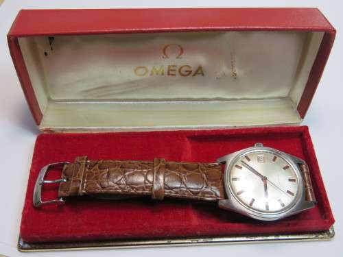 Vintage Omega Automatic mens watch with rare red dial design - Caliber 565 - Serial 27978842-Working