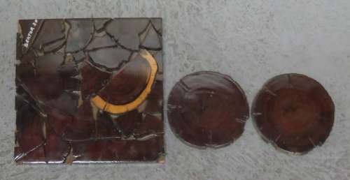Set of Tambotie wood placemat and 2 coasters - Written sektor 20 on placemat - Coasters 11 x 11 cm
