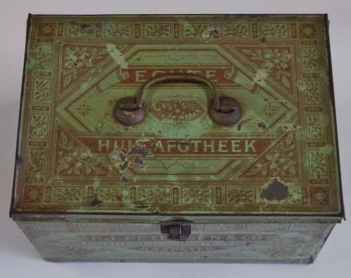 Vintage P.J Petersen and Co. Apothecary tin - Empty - Very good condition