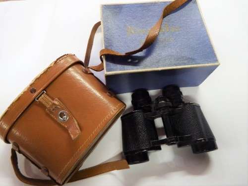 Vintage Fairmont 8x30 binoculars in pouch with original box - Leather strap broken