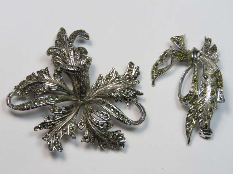 Lot of 2 costume jewellery marcasite brooches - One is missing a stone