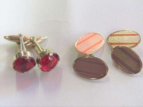 Lot of 2 pairs of vintage cufflinks
