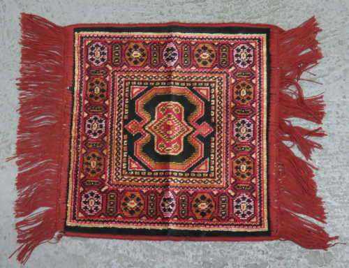 Small vintage woven carpet - 33,5 x 46 cm
