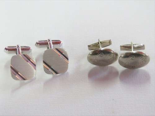 Lot of 2 pairs of vintage cufflinks