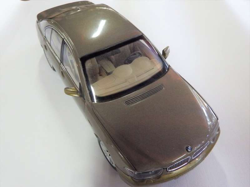 Kyosho BMW 7 Series model car - Scale 1:18 - Mirror repaired