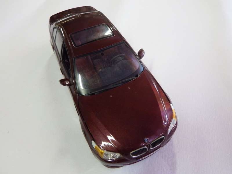 Maisto BMW M5 model car - Scale 1/18
