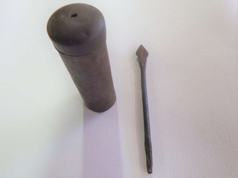 Antique Tinder box with friction spike - Tonteldoos