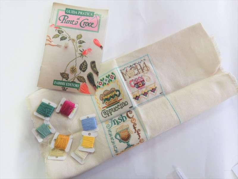 Coffee  motives embroidered - 4 Motives complete, 1 incomplete - Tapestry thread included