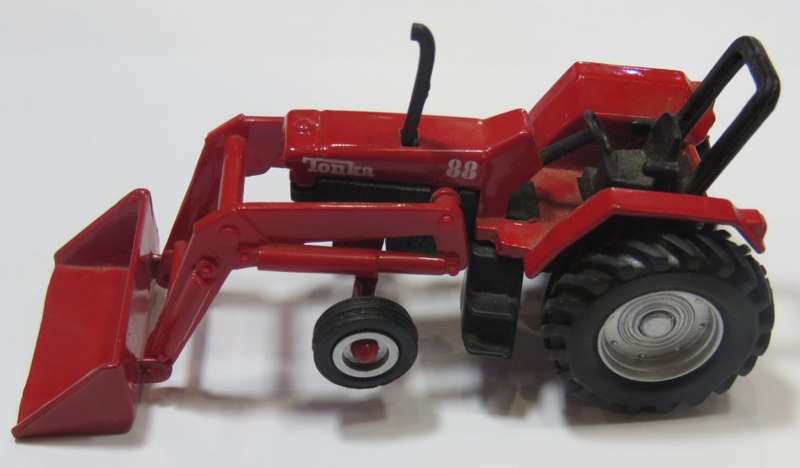 Maisto Tonka 88 tractor with scoop