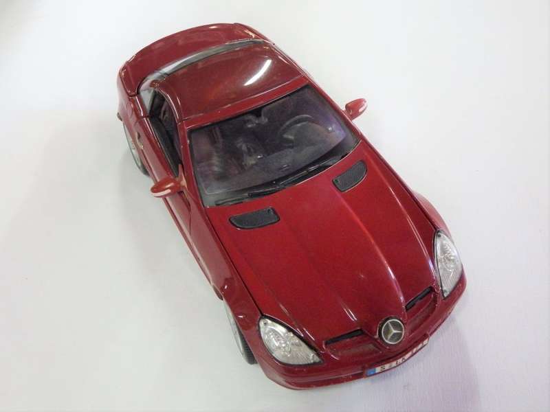 Maisto Mercedes-Benz SLK model car - Scale 1/18