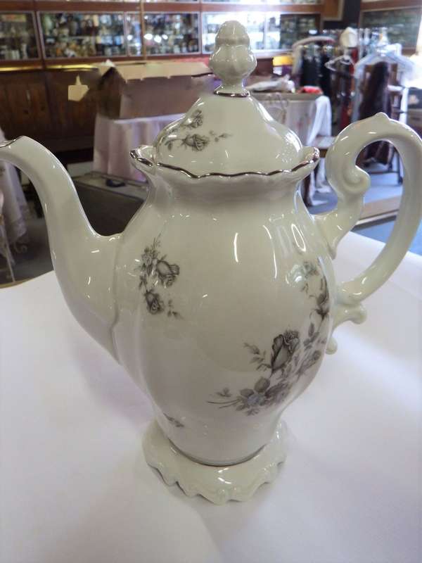 Huguenot fine China coffee pot