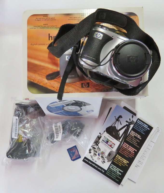 Old HP Photosmart 850 4,1 mp digital camera in box