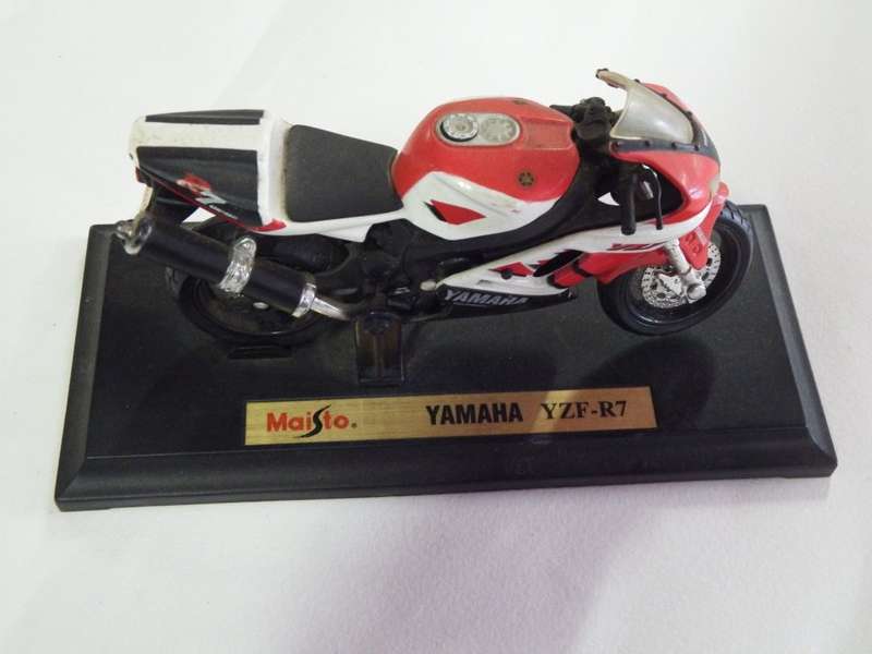 Maisto Yahama YZF-R7 model motorcycle