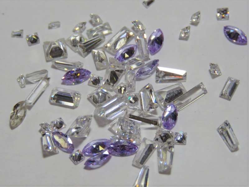 14.87 carat of unknown clear stones - Ex jeweller's stock
