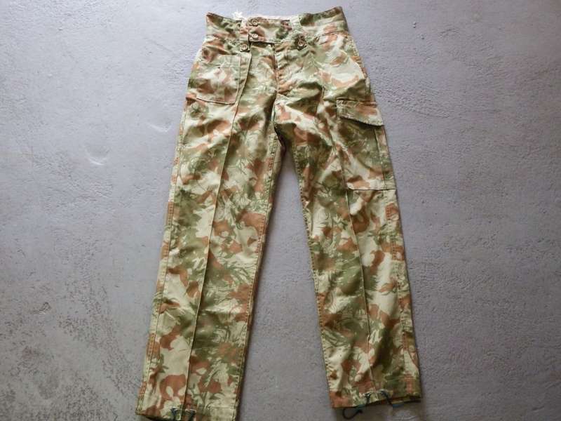 Koevoet Camo Pattern combat trousers - Sizes: Waist: 74cm - Inner leg: 73cm
