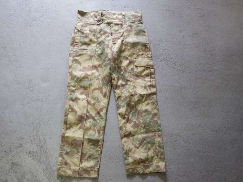 Koevoet Camo pattern combat trousers - Holed on back - Waist: 78cm - Inner leg: 73cm