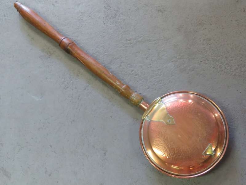 Antique copper bed warming pan with wooden handle - 88cm - Pan height: 6cm