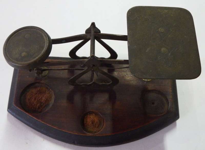 Antique brass small balancing scale on wooden base - No weights