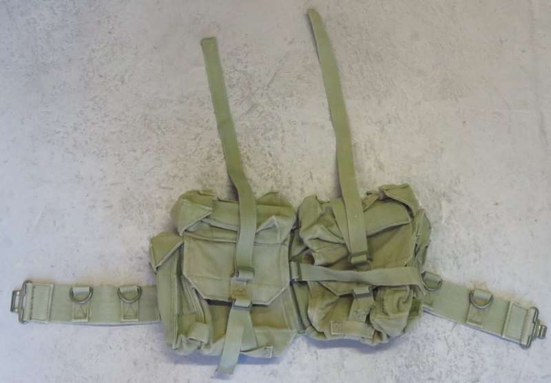 SADF webbing kidney pouches with belt - One pouch is damaged - Sizes in description below