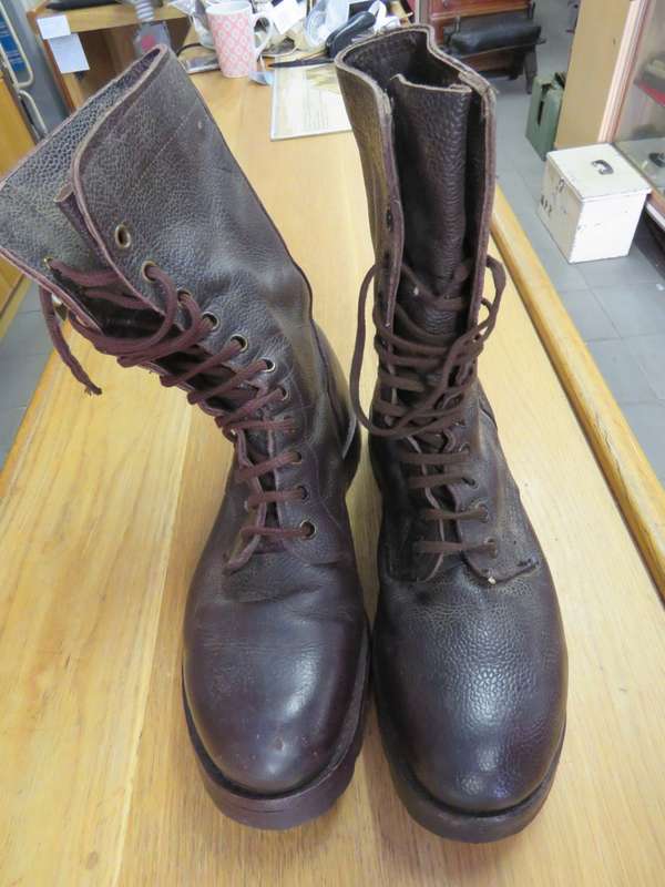 Pair of SADF Paratrooper jump boots - Size 11