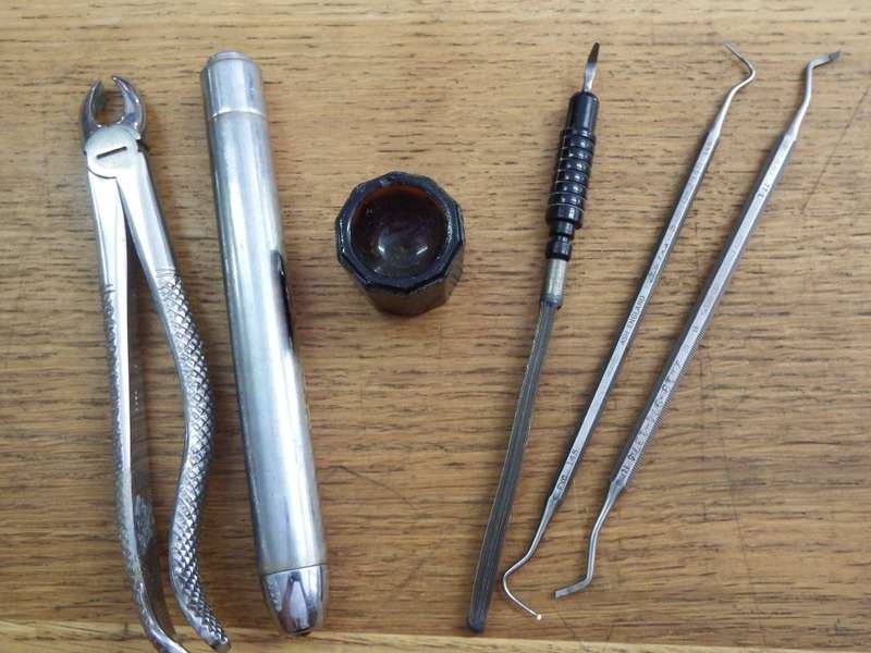 Lot of 6 dentist tools