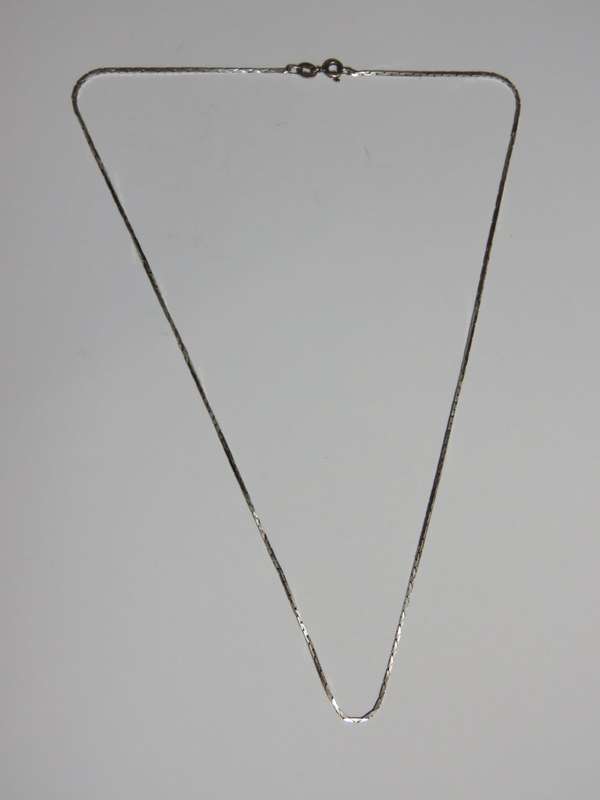 Sterling silver necklace - 2.9grams
