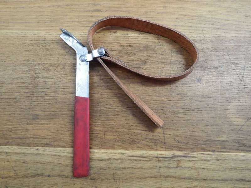 Vintage jar opening strap
