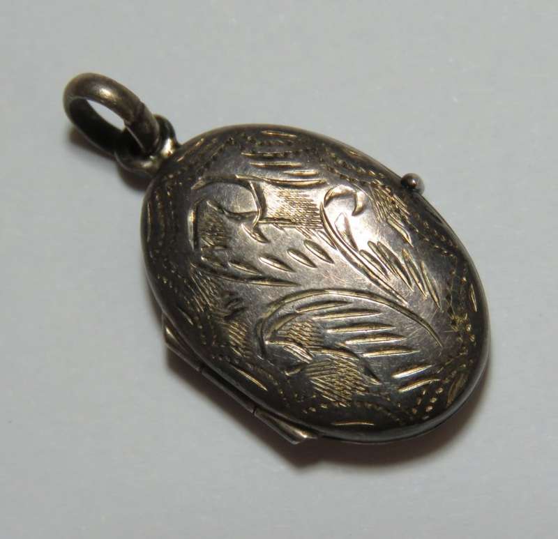 Sterling silver locket pendant - Weighs 3.0 grams