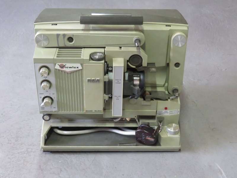 Vintage RCA Viewlex 16mm projector - 58cm x 25cm x 30cm