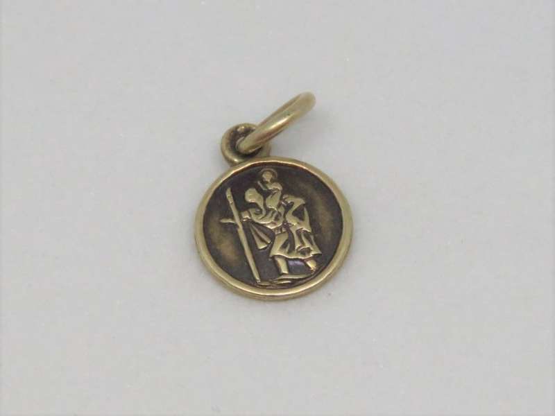 9kt Gold St. Christopher charm pendant - Weighs 0.4 grams