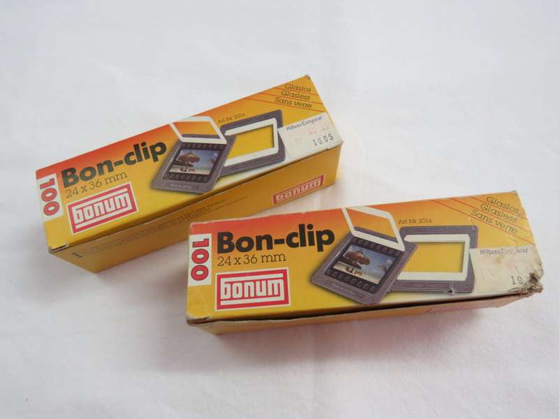Over 150 unused Bon-clip slide holders - Simply insert your negative
