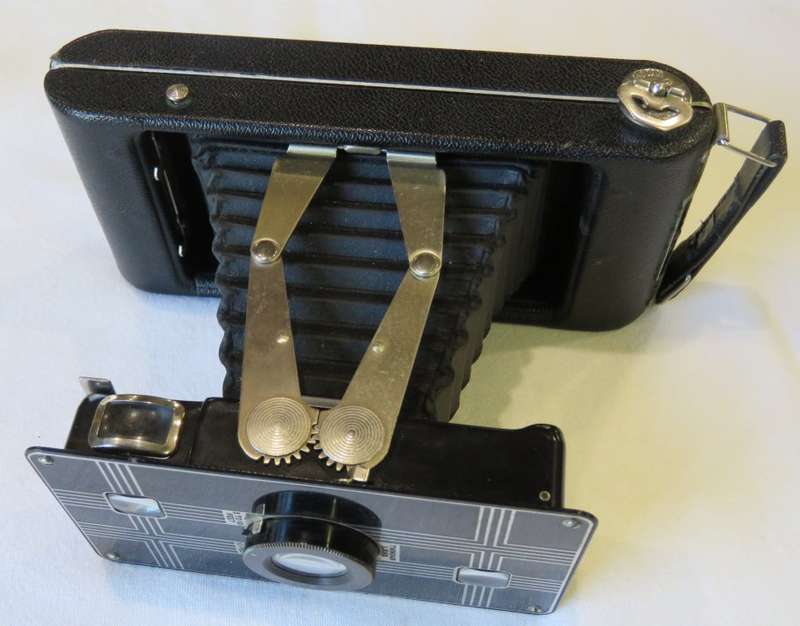 Vintage Jiffy Kodak Six-16 foldout camera