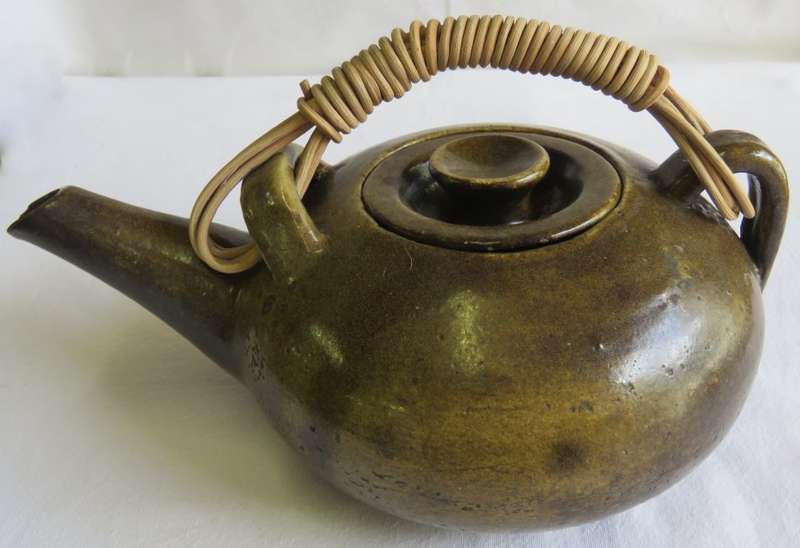 Vintage Japanese style pottery tea pot - Small chip