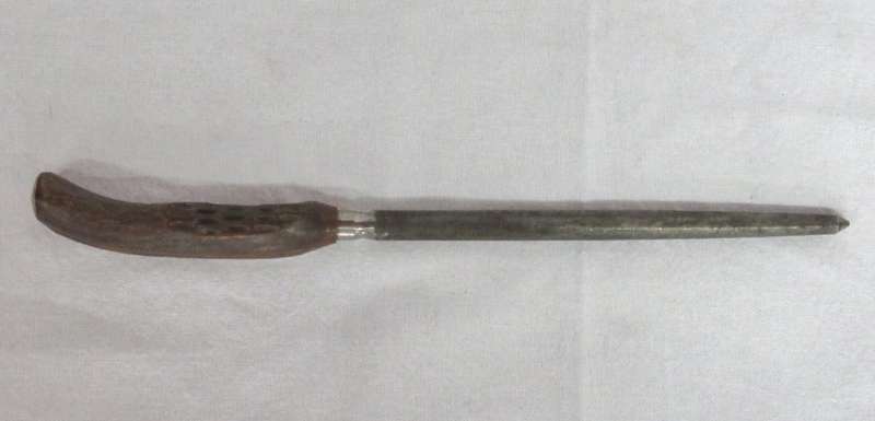 Vintage sharpening stick with horn handle