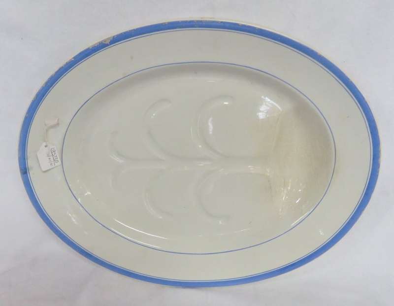Antique porcelain meat platter with sauce flow - Size 42 x 52 cm