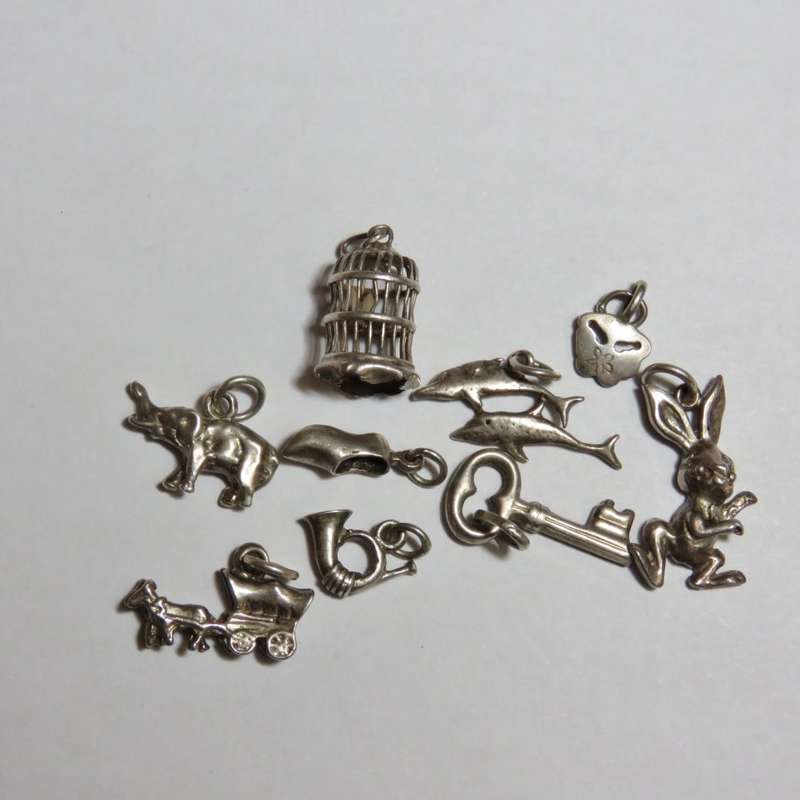Lot of 9 sterling silver charms - Weighs 11,3 grams