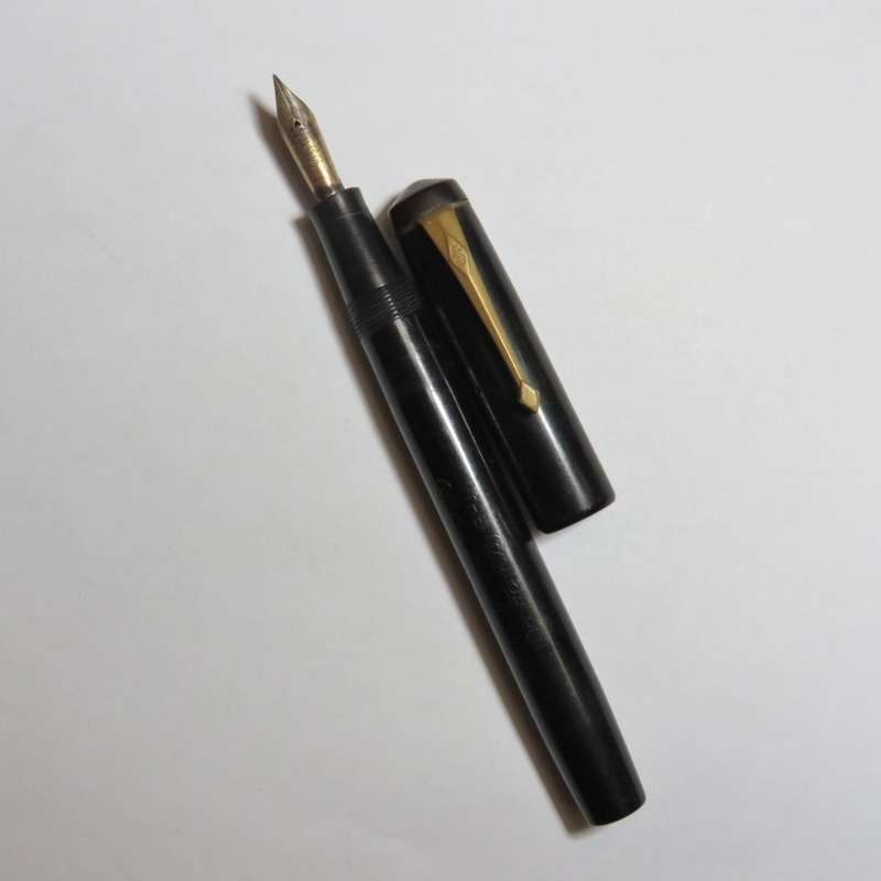 Vintage Conway Stewart fountain pen with 14ct gold nib