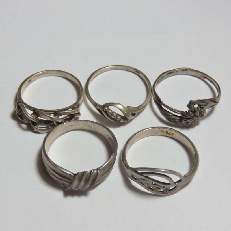 Lot of 5 sterling silver rings - Weighs 9,5 grams - Sizes in photos