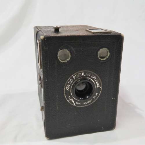 Vintage Kodak Six-20 Popular Brownie box camera