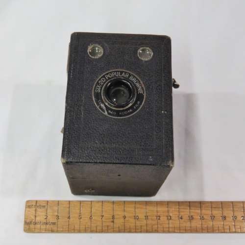 Vintage Kodak Six-20 Popular Brownie box camera
