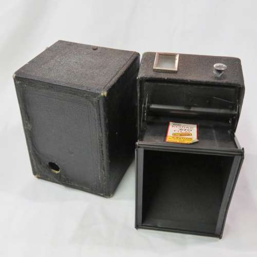 Vintage Kodak Six-20 Popular Brownie box camera