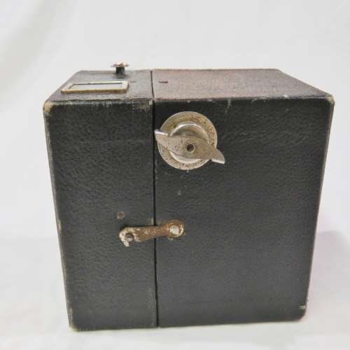 Vintage Kodak Six-20 Popular Brownie box camera