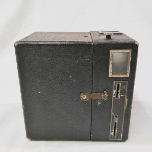 Vintage Kodak Six-20 Popular Brownie box camera