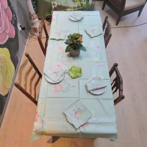 Vintage Damask tablecloth and napkins set - Table cloth 185 x 138 cm - Napkins 38 x 39 cm