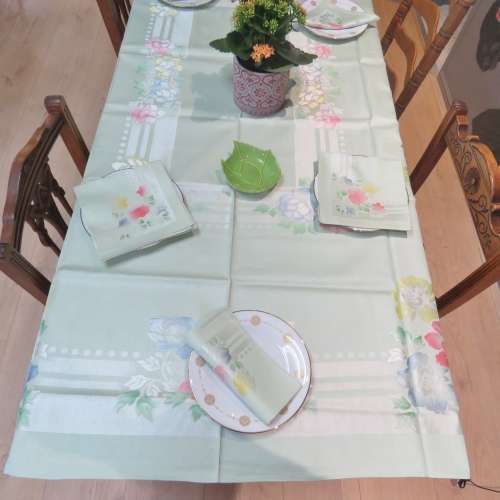 Vintage Damask tablecloth and napkins set - Table cloth 185 x 138 cm - Napkins 38 x 39 cm
