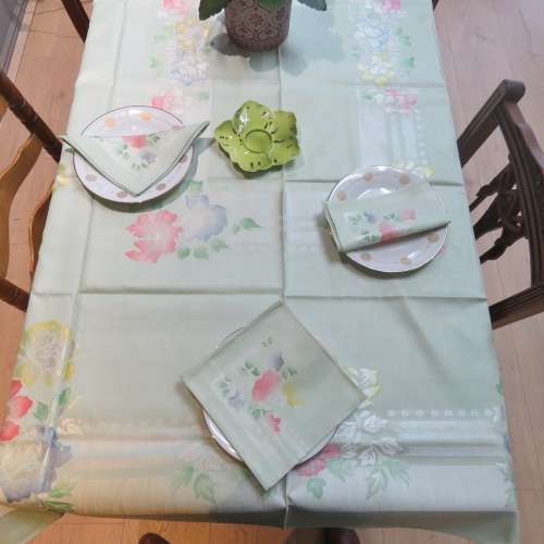 Vintage Damask tablecloth and napkins set - Table cloth 185 x 138 cm - Napkins 38 x 39 cm