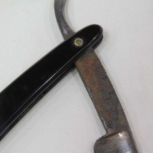 Vintage cut throat razor with chipped blade in box