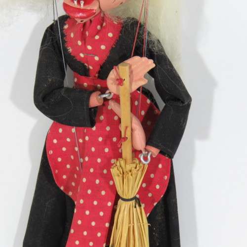 Pelham Puppets SM Witch marionette in box